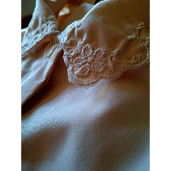 Vintage Cream Button-Up Blouse With Embroidered Lace Collar & Long Sleeves - Picture 14 of 14